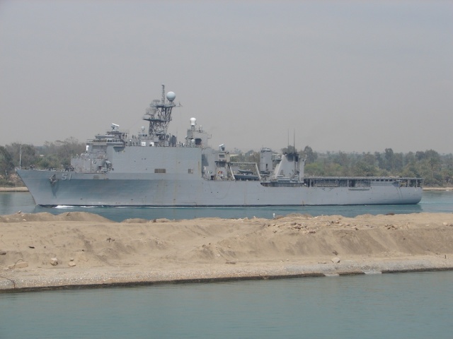 2008/03(March)/AroundTheWorld/Suez Post/640x480_US Warship.jpg